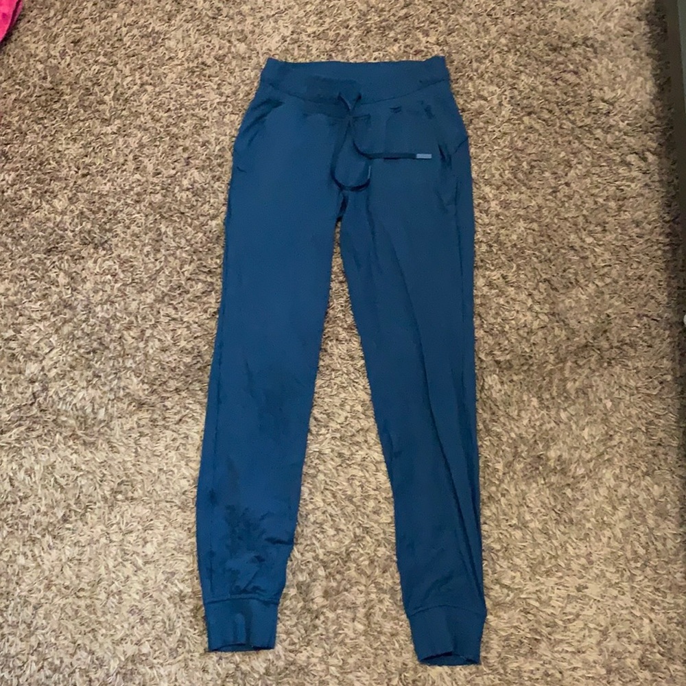 Lululemon joggers.